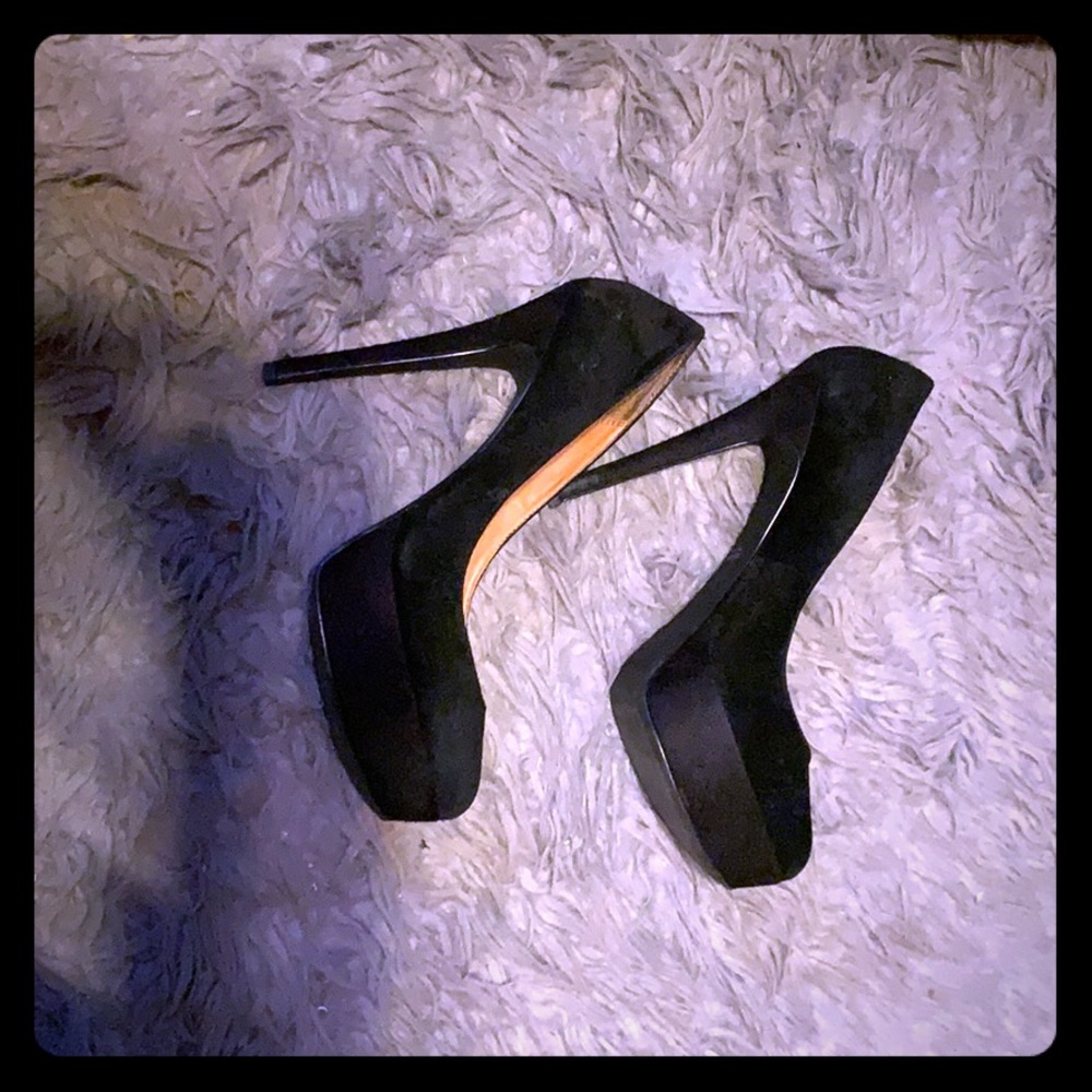 SOLD!! Colin  Stuart black suede platform pumps
